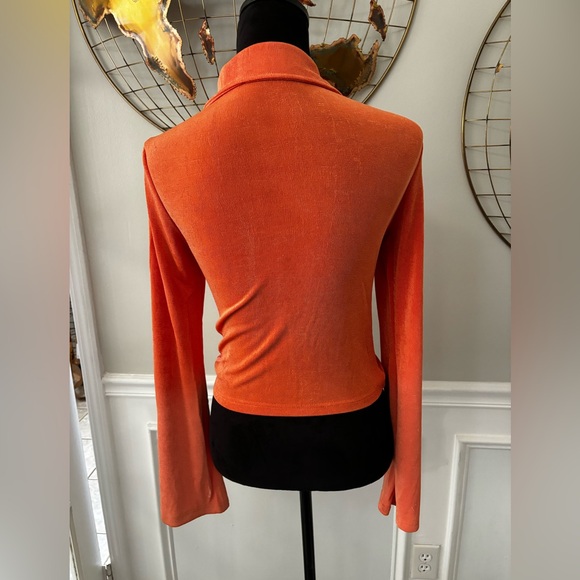 Women's Collar Button Down Ruched Long Sleeve Fitted Crop Top - Picture 5 of 10